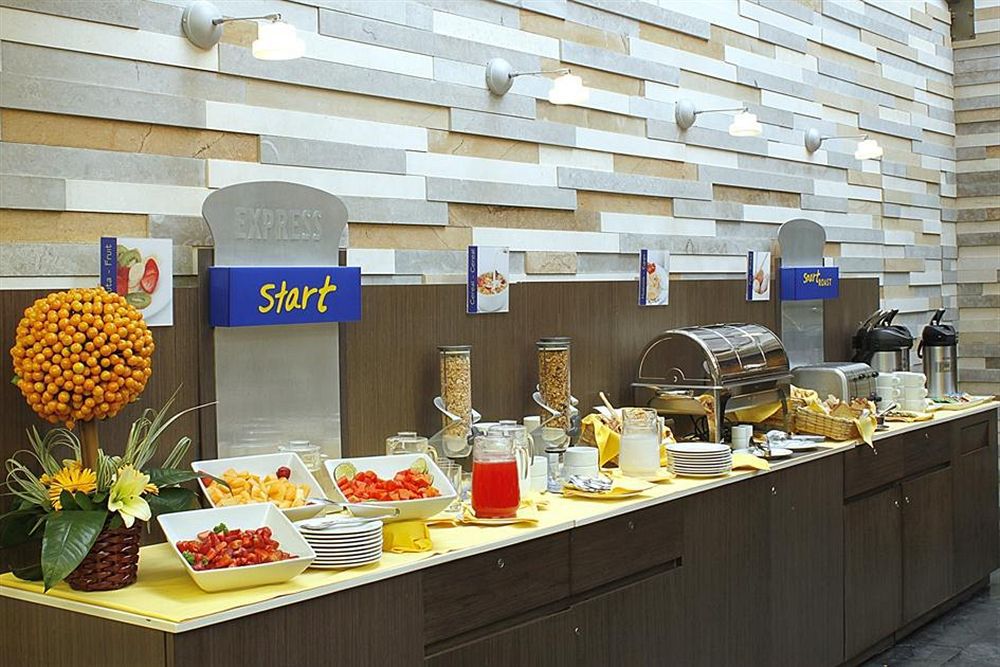 Holiday Inn Express Bogota - Parque La 93 By Ihg Nhà hàng bức ảnh